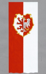 Flaga pionowa Powiatu Łęczyckiego wz. 2003 wg autorskiego projektu KJG