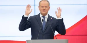 Polacy wściekli na Tuska z powodu cen paliw na stacjach benzynowych. Motyka składa deklarację CPN (ANKIETA)