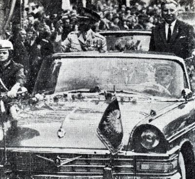 Proporczyk samochodowy wzorowany na Chorągwi Rzeczypospolitej podczas wizyty cesarza Etiopii Heile Selasie podczas oficjalnej wizyty w PRL w 1964 r.
