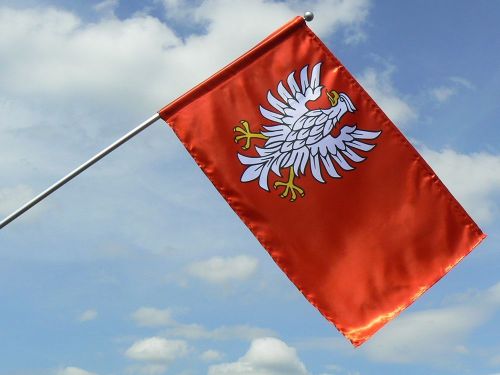 Flaga Województwa Mazowieckiego wykonana w formule Dobrej Flagi