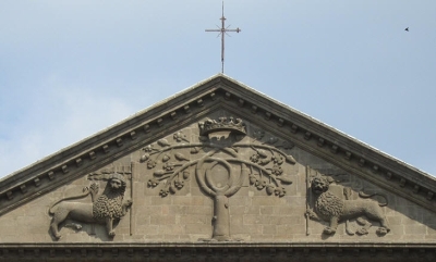 Tympanon z sanktuarium św Marii della Ouerce