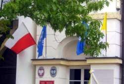 Flagi na ratuszu Miasta Łowicz